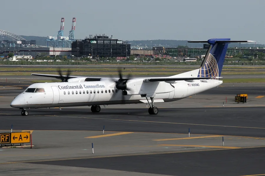 Bombardier DHC-8-400 (Q400)